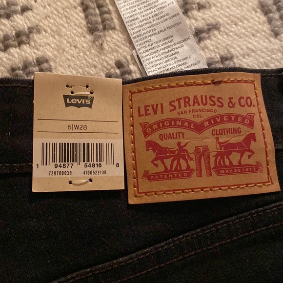 Black Levi’s high rise jean shorts - Picture 4 of 4